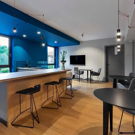 Fourroomotel krevet i doručak 4*